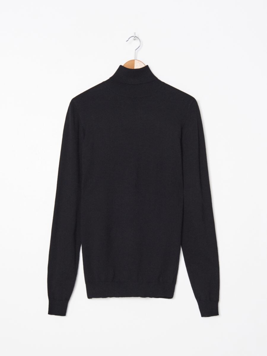black basic jumper