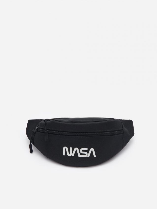 Övtáska mintával NASA - fekete - HOUSE