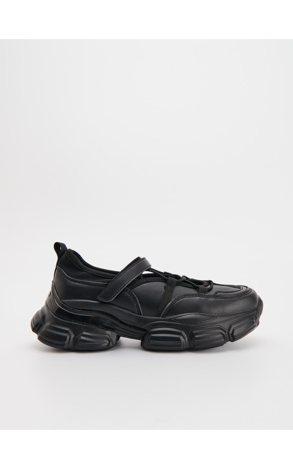 Czarne sneakersy z otwartym sznurowaniem - HOUSE - 788DU-99X