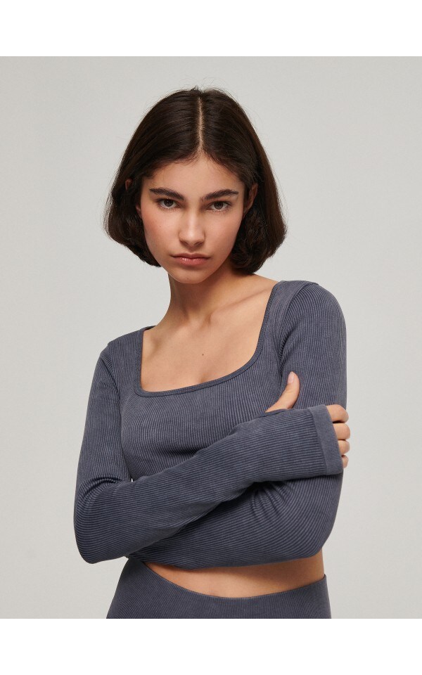 Elegantna Bluza sa Dugim Rukavima i V-Izrezom
